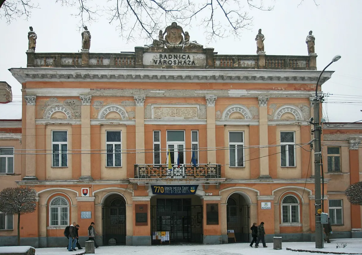 Pohľad na Šahy — fotografia „Sahy guildhall“